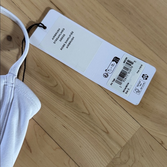 Alo Yoga Airbrush Streamlined Dress in white-NWT-New-S-Athletic-Athleisure - Picture 5 of 9